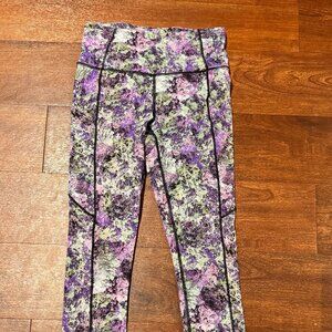 Lululemon Fast and Free Full-Length Tight with Pockets – Size 6 Purple Floral Pr